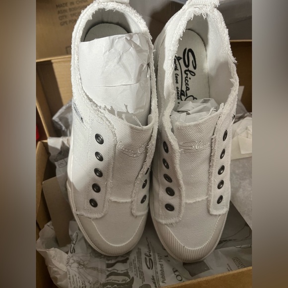 Sbicca Shoes - NIB Sbicca Creole Slip On Sneakers in Ivory White - Size 8